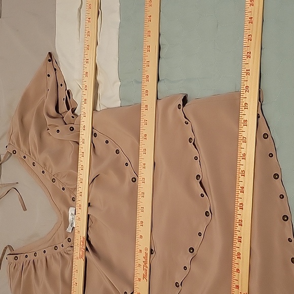 Hannah G. Ruffled Beige Top Size Small - Picture 8 of 16